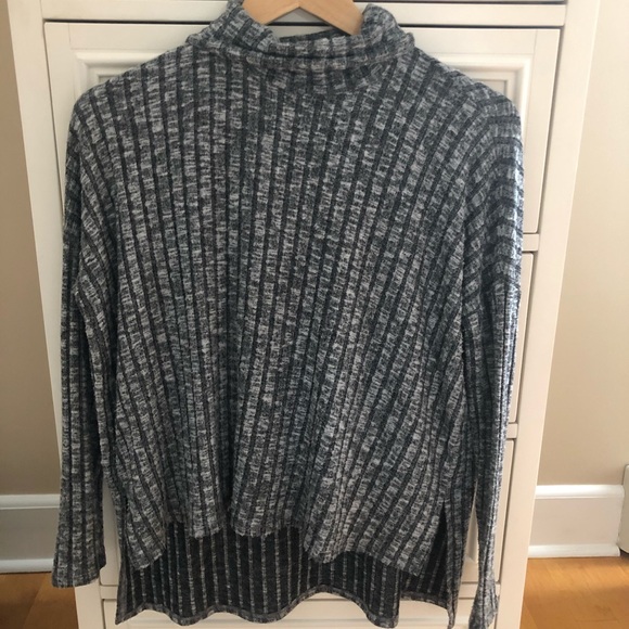 American Eagle Gray Turtleneck - Picture 2 of 3
